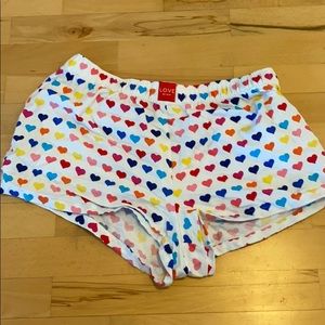 Pajama shorts with colored hearts